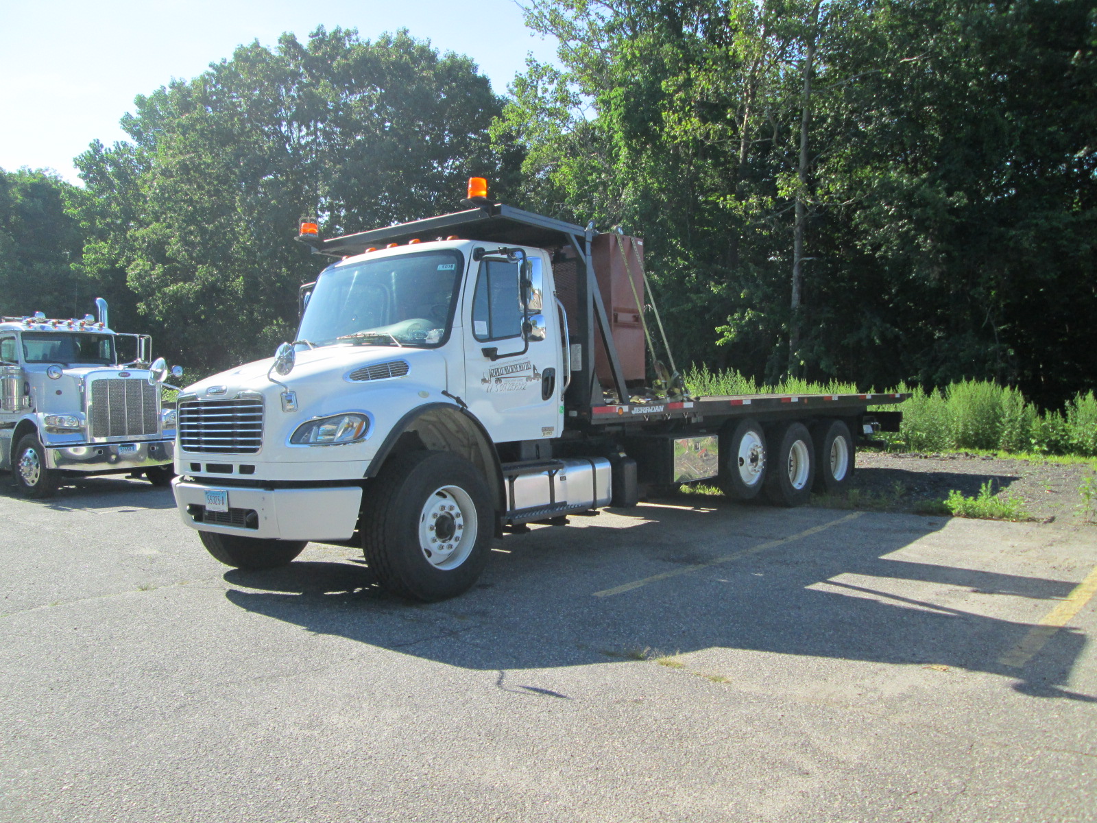 Freightliner rigging trucks